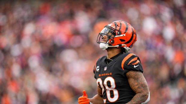 Cincinnati Bengals running back Joe Mixon (28) runs off for a play in the second quarter of the NFL Week 15 game between the Cincinnati Bengals and the Minnesota Vikings at PayCor Stadium in downtown Cincinnati on Saturday, Dec. 16, 2023.